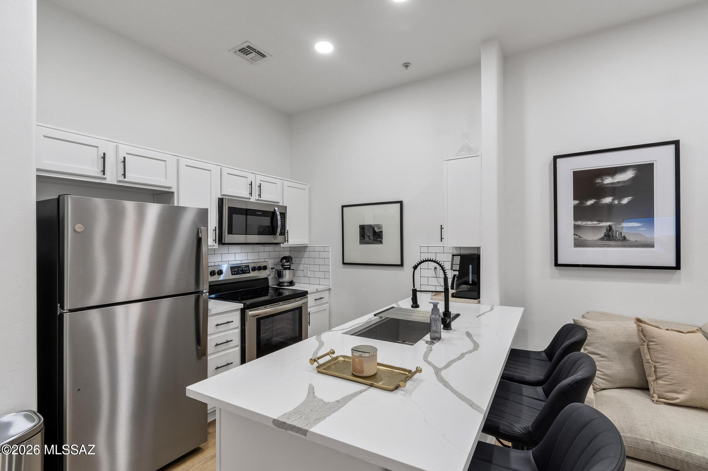 2018 East River Road, Unit 201 Tucson, AZ 85718 - Photo 6 of 22