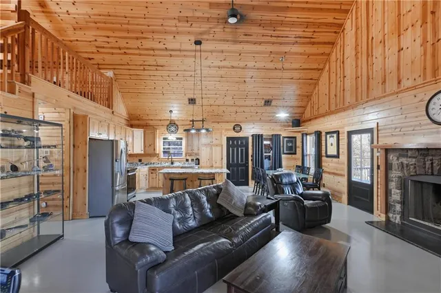 $800,000 | 55750 East 360 Road, Jay, OK 74344