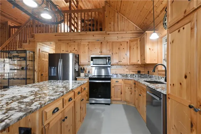 $800,000 | 55750 East 360 Road, Jay, OK 74344