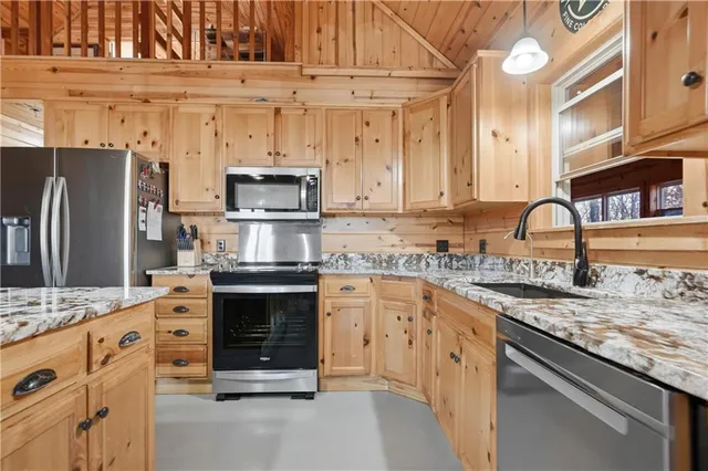 $800,000 | 55750 East 360 Road, Jay, OK 74344