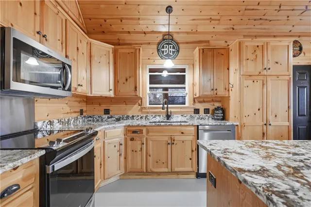 $800,000 | 55750 East 360 Road, Jay, OK 74344