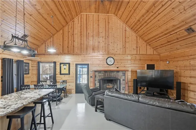 $800,000 | 55750 East 360 Road, Jay, OK 74344