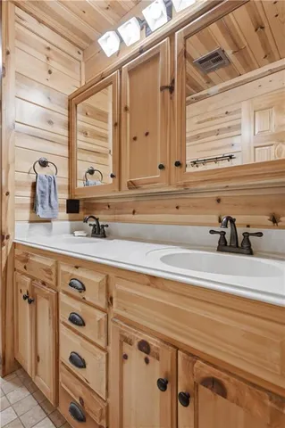 $800,000 | 55750 East 360 Road, Jay, OK 74344