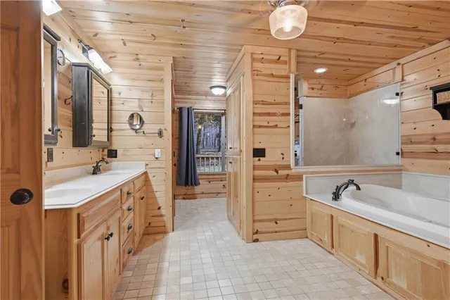 $800,000 | 55750 East 360 Road, Jay, OK 74344