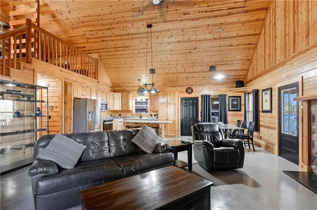 $800,000 | 55750 East 360 Road, Jay, OK 74344