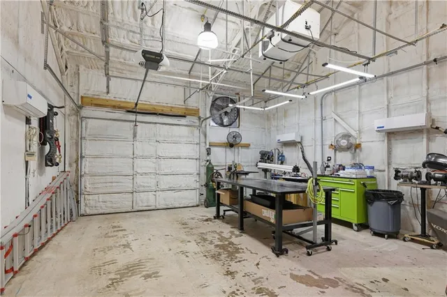 $800,000 | 55750 East 360 Road, Jay, OK 74344