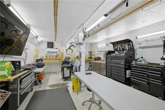 $800,000 | 55750 East 360 Road, Jay, OK 74344