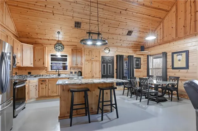 $800,000 | 55750 East 360 Road, Jay, OK 74344