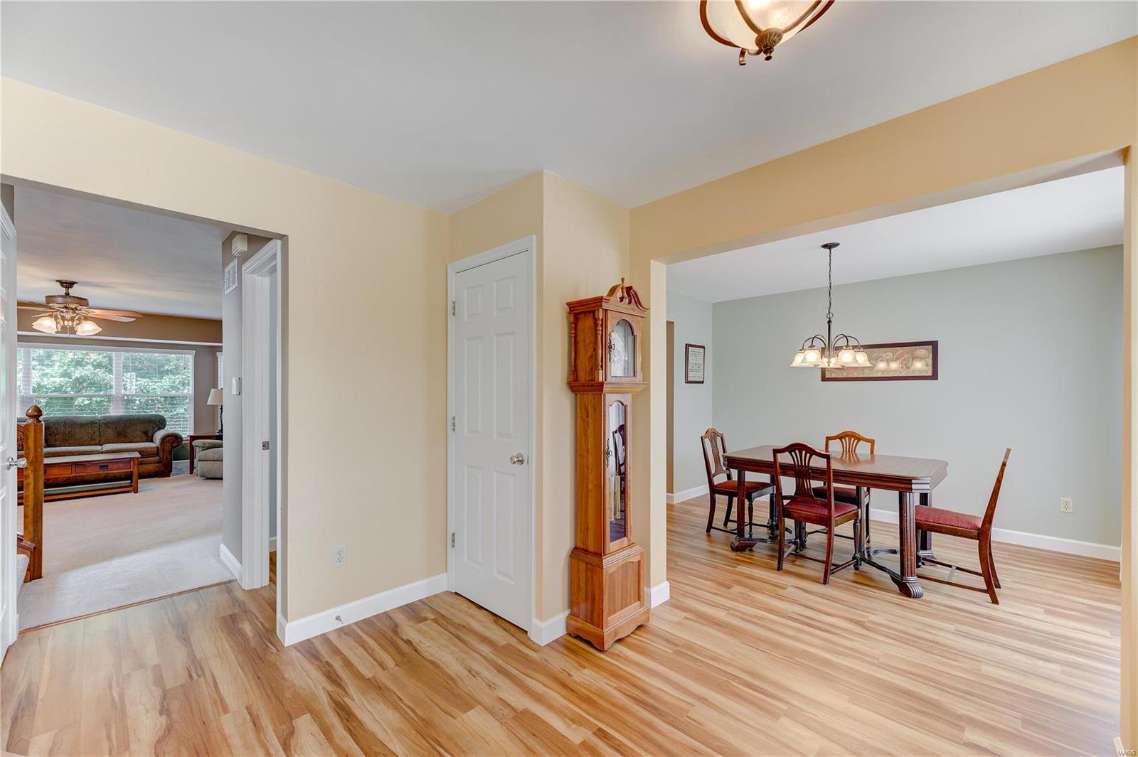 173 Meramec Oak Ridge Fenton, MO 63026 - Photo 3 of 26 Gallery Image 3