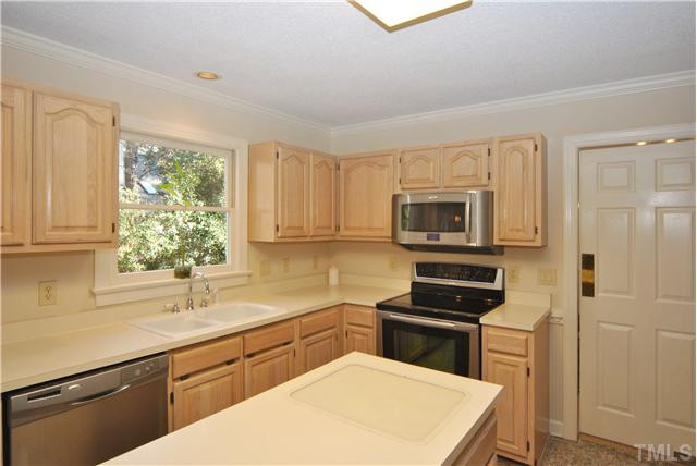 6 Bay Ridge Court Durham, NC 27707 - Photo 4 of 12 Photo 4