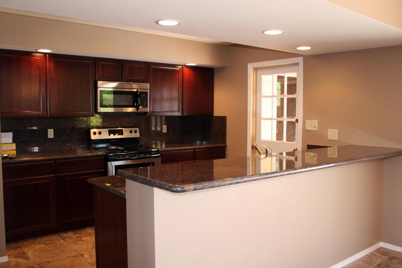 2313 East Ocotillo Road Phoenix, AZ 85016 - Photo 1 of 4 Kitchen w/Breakfast Bar