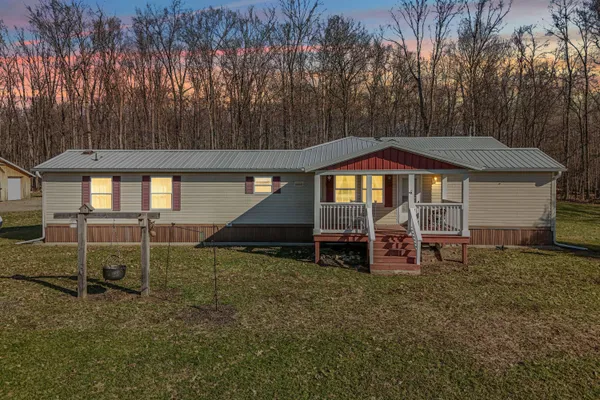 $349,999 | 2722 Woodsview Drive, Hillsdale, MI 49242