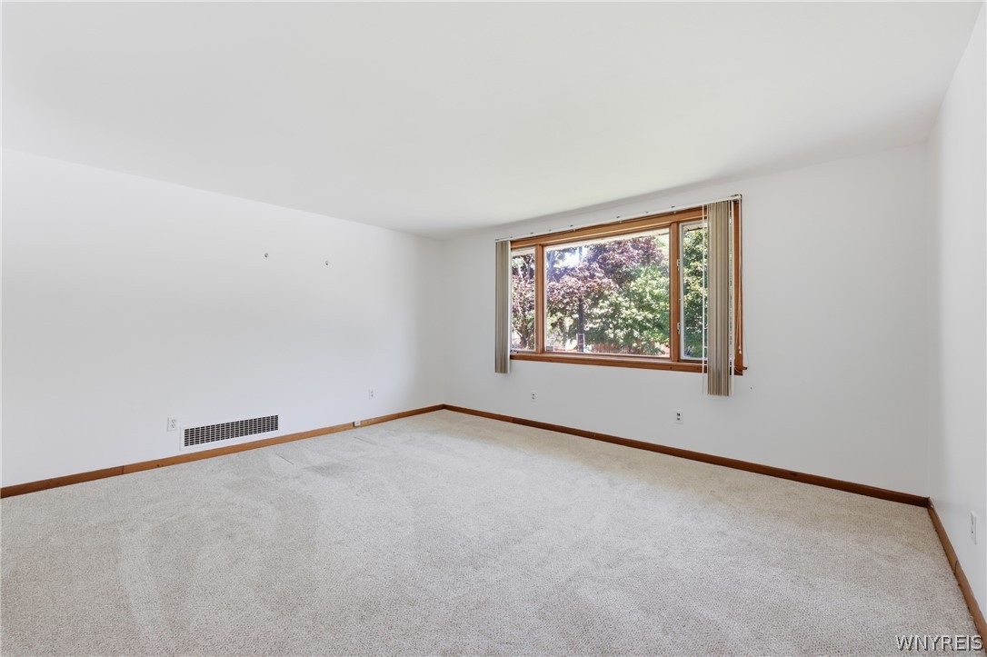 176 15th Street Buffalo, NY 14213 - Photo 6 of 36 Family Room