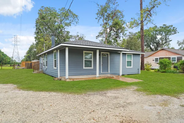 $1,525 | 516 Coleman Street, Clute, TX 77531