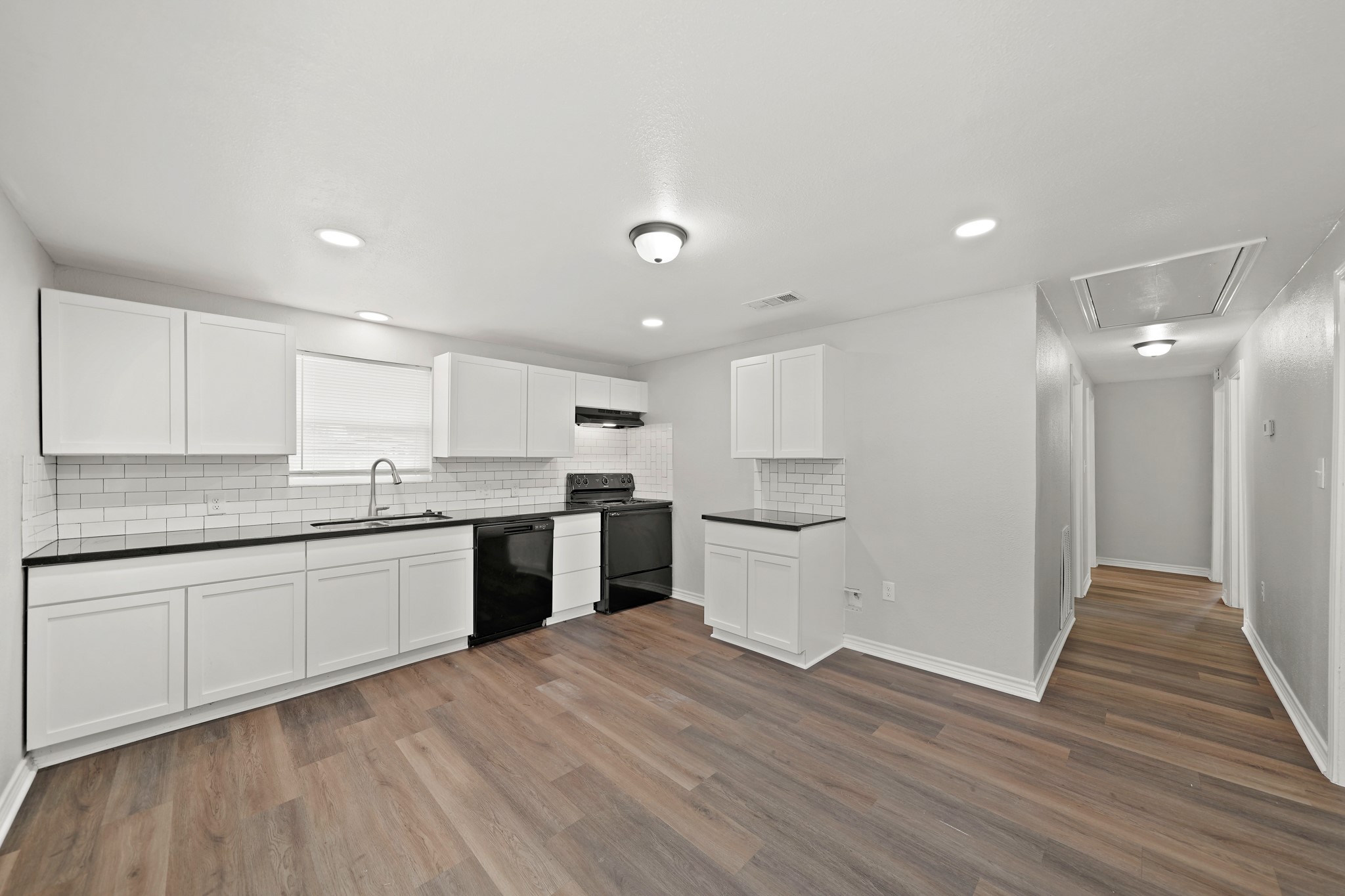 516 Coleman Street Clute, TX 77531 - Photo 3 of 11