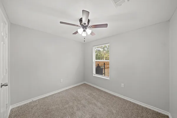 $1,525 | 516 Coleman Street, Clute, TX 77531