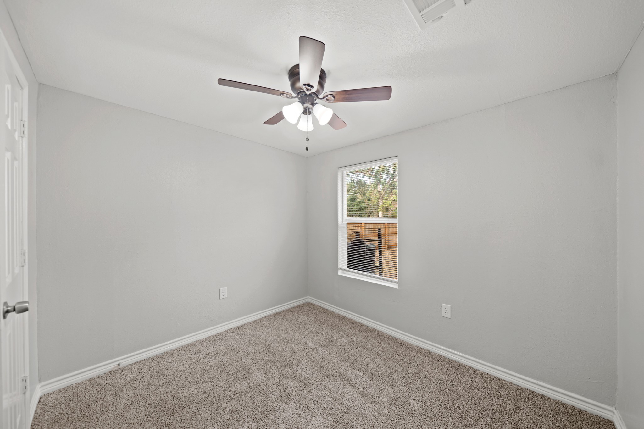 516 Coleman Street Clute, TX 77531 - Photo 4 of 11