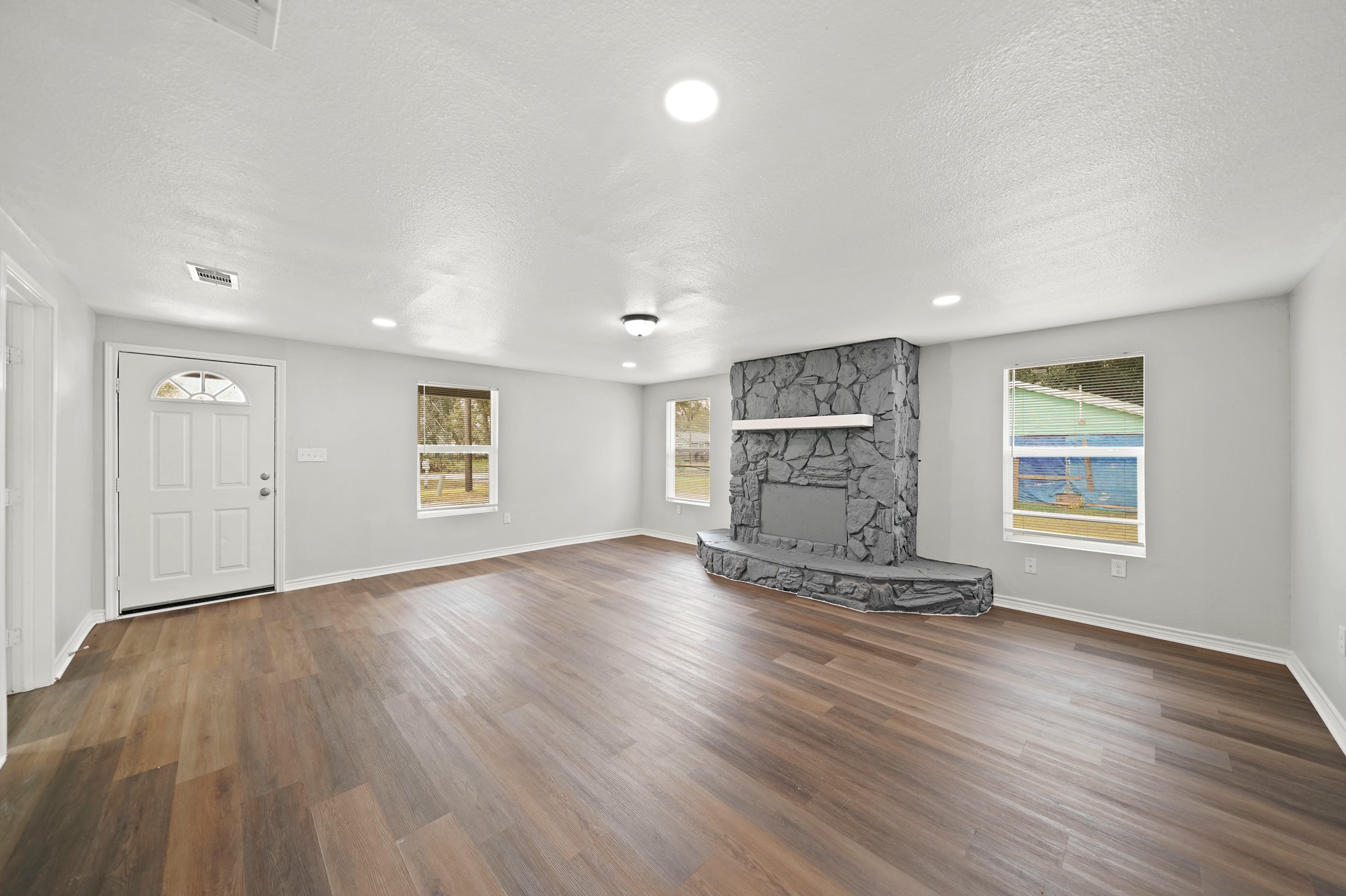 516 Coleman Street Clute, TX 77531 - Photo 9 of 11