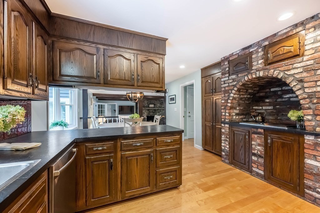 21 Mohawk Road Andover, MA 01810 - Photo 4 of 42 Gallery Image 4