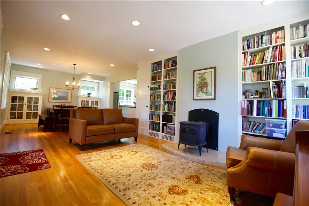 402 Burlington Road Pittsburgh, PA 15221 - Photo 4 of 25 Gallery Image 4