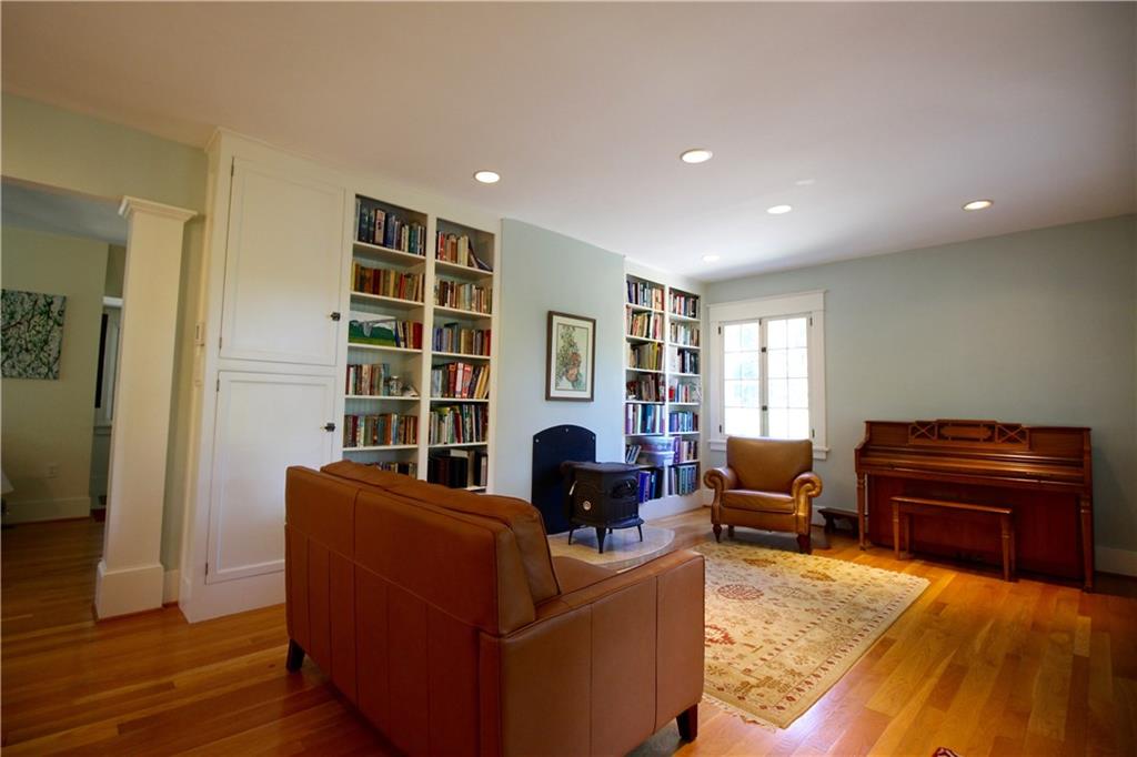 402 Burlington Road Pittsburgh, PA 15221 - Photo 5 of 25 Gallery Image 5