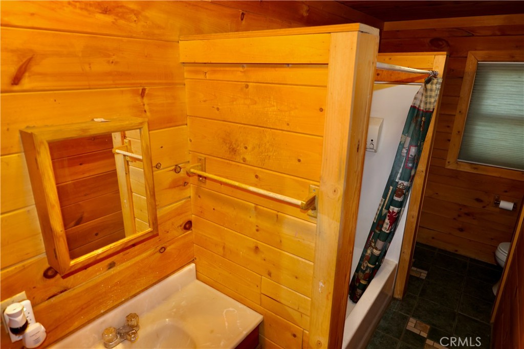 37023 Alder Drive Yucaipa, CA 92399 - Photo 14 of 34 a bathroom with a shower