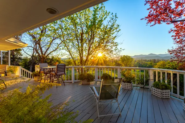 a view of an ocean and a mountain view