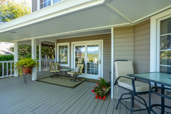 $659,900 | 6050 Gleneagles Court, Redding, CA 96003