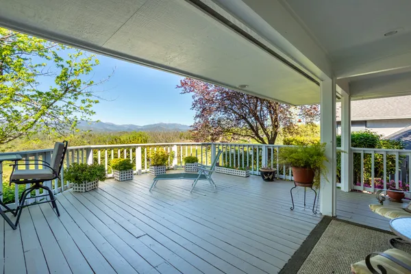 $659,900 | 6050 Gleneagles Court, Redding, CA 96003