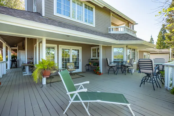 $659,900 | 6050 Gleneagles Court, Redding, CA 96003