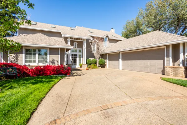 $659,900 | 6050 Gleneagles Court, Redding, CA 96003