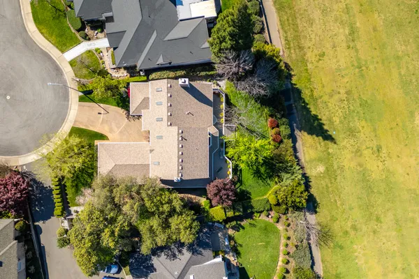 $659,900 | 6050 Gleneagles Court, Redding, CA 96003