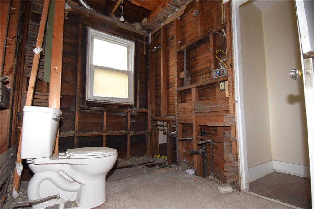 621 Watson Street Coraopolis, PA 15108 - Photo 23 of 32 a bathroom with a toilet and a shower
