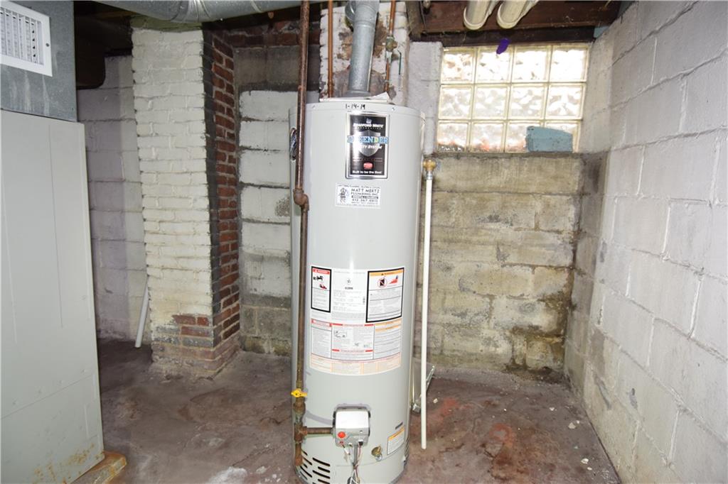 621 Watson Street Coraopolis, PA 15108 - Photo 26 of 32 a bathroom with a shower