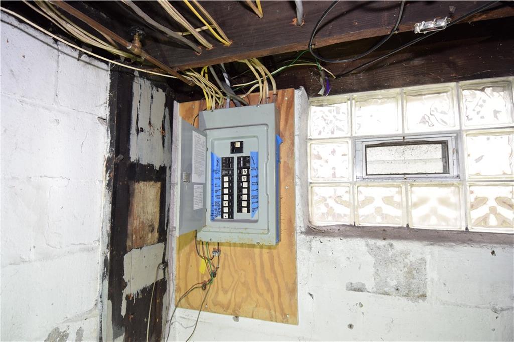 621 Watson Street Coraopolis, PA 15108 - Photo 27 of 32 a view of a porch