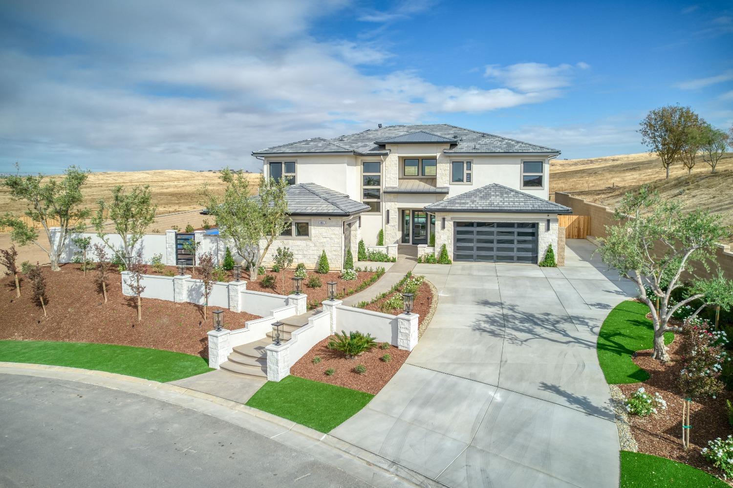 881 Terrace Place Madera, CA 93636 - Photo 71 of 85 a view of a house with sitting area and garden