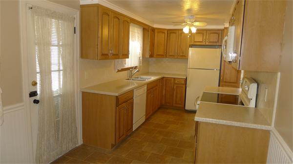 42 Gillette Circle Springfield, MA 01118 - Photo 2 of 27 Gallery Image 2