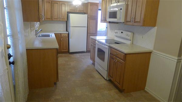 42 Gillette Circle Springfield, MA 01118 - Photo 4 of 27 Gallery Image 4