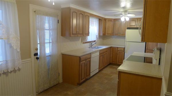 42 Gillette Circle Springfield, MA 01118 - Photo 6 of 27 Gallery Image 6
