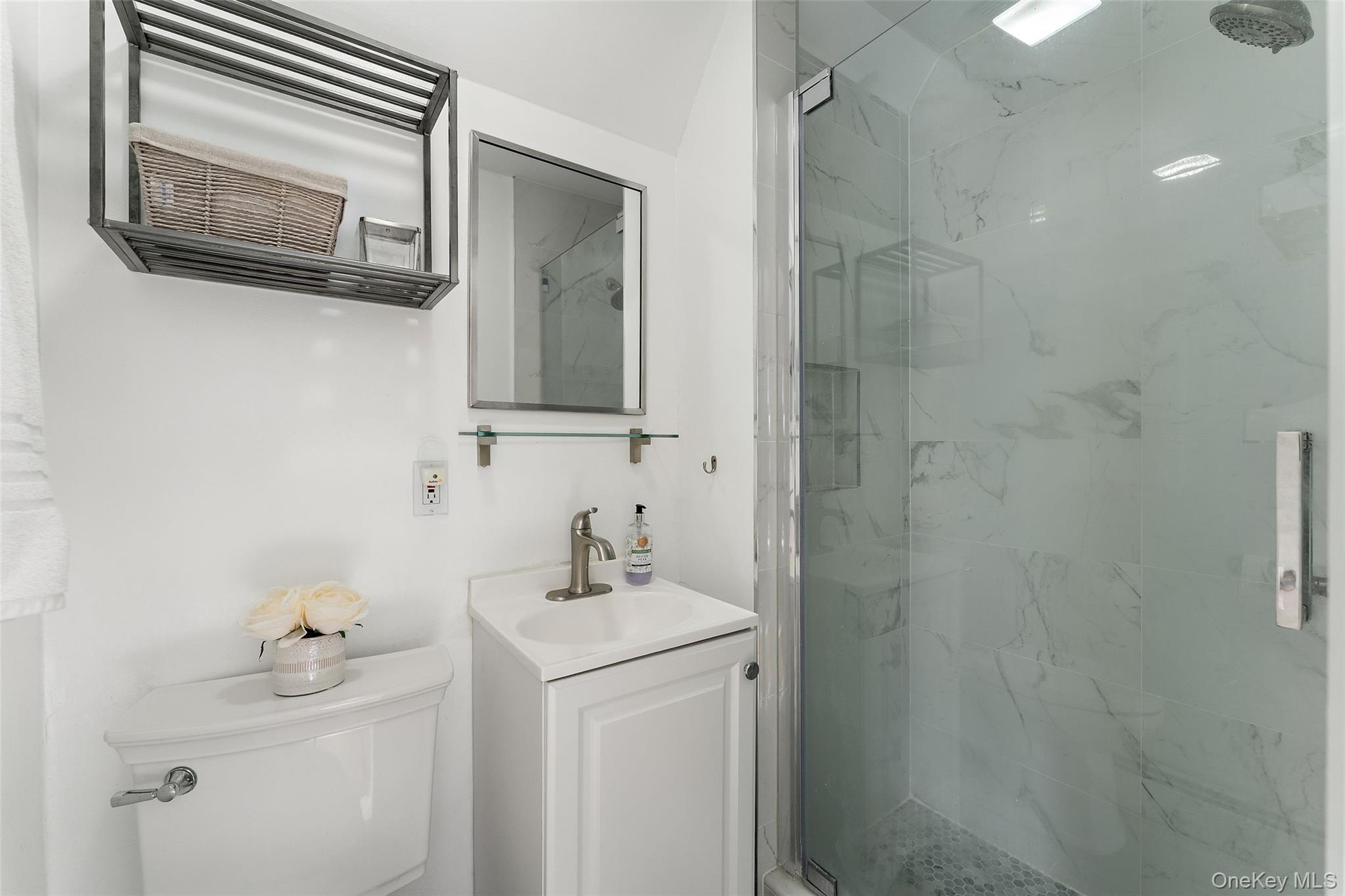 9 Rutgers Place Scarsdale, NY 10583 - Photo 20 of 36 Primary ensuite bathroom