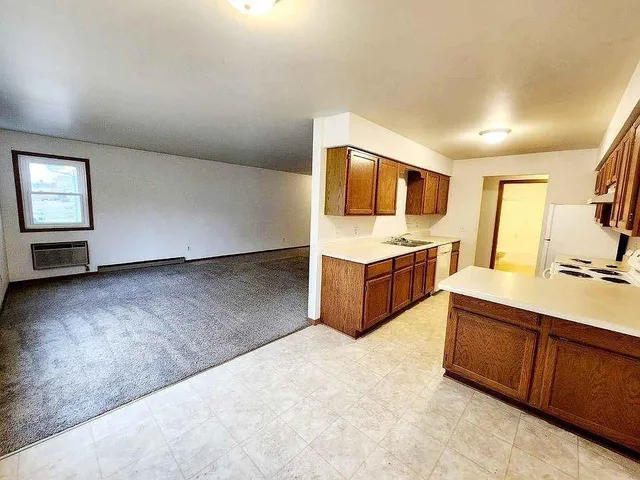 $1,200 | 1126 12th Street, Baraboo, WI 53913