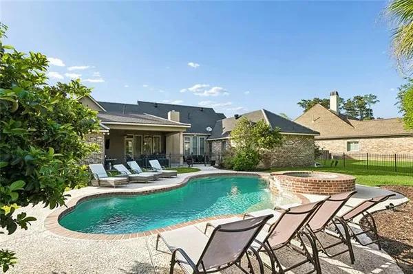 $632,900 | 216 Merion Circle, Madisonville, LA 70447