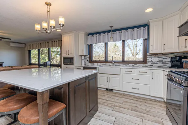 $850,000 | 2511 County Highway 82, Alexandria, MN 56308
