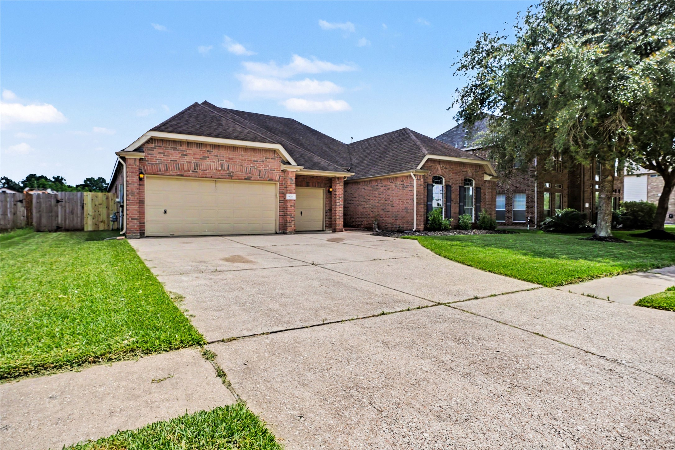 9714 Crystal Boulevard Baytown, TX 77521 - Photo 3 of 36