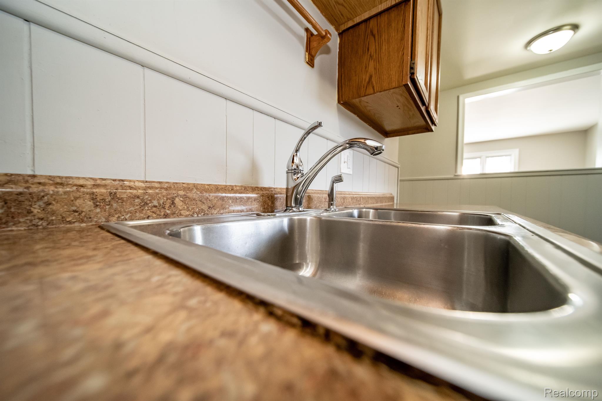 8233 Stephens Road Center Line, MI 48015 - Photo 15 of 48 Gallery Image 15