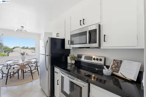 $525,000 | 243 Castro Street, San Leandro, CA 94577