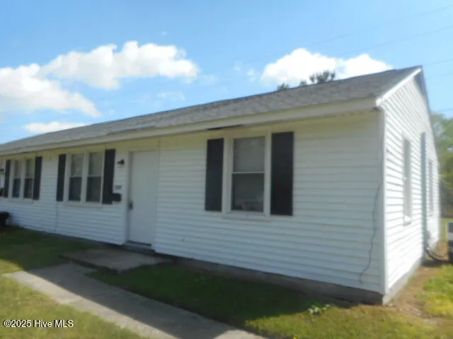 $897 | 1228 Davis Street, Jacksonville, NC 28540