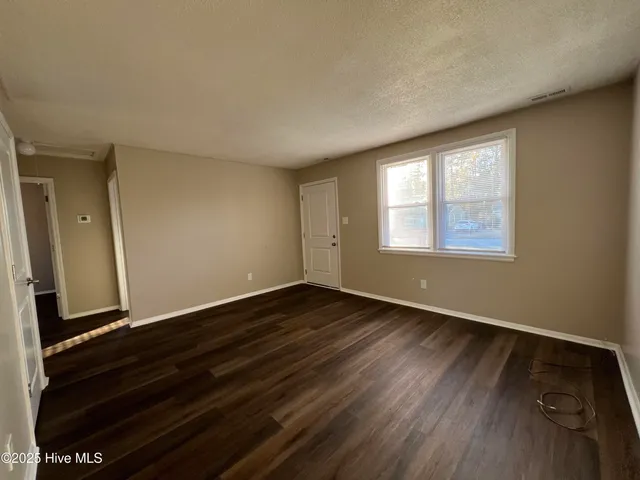 $897 | 1228 Davis Street, Jacksonville, NC 28540