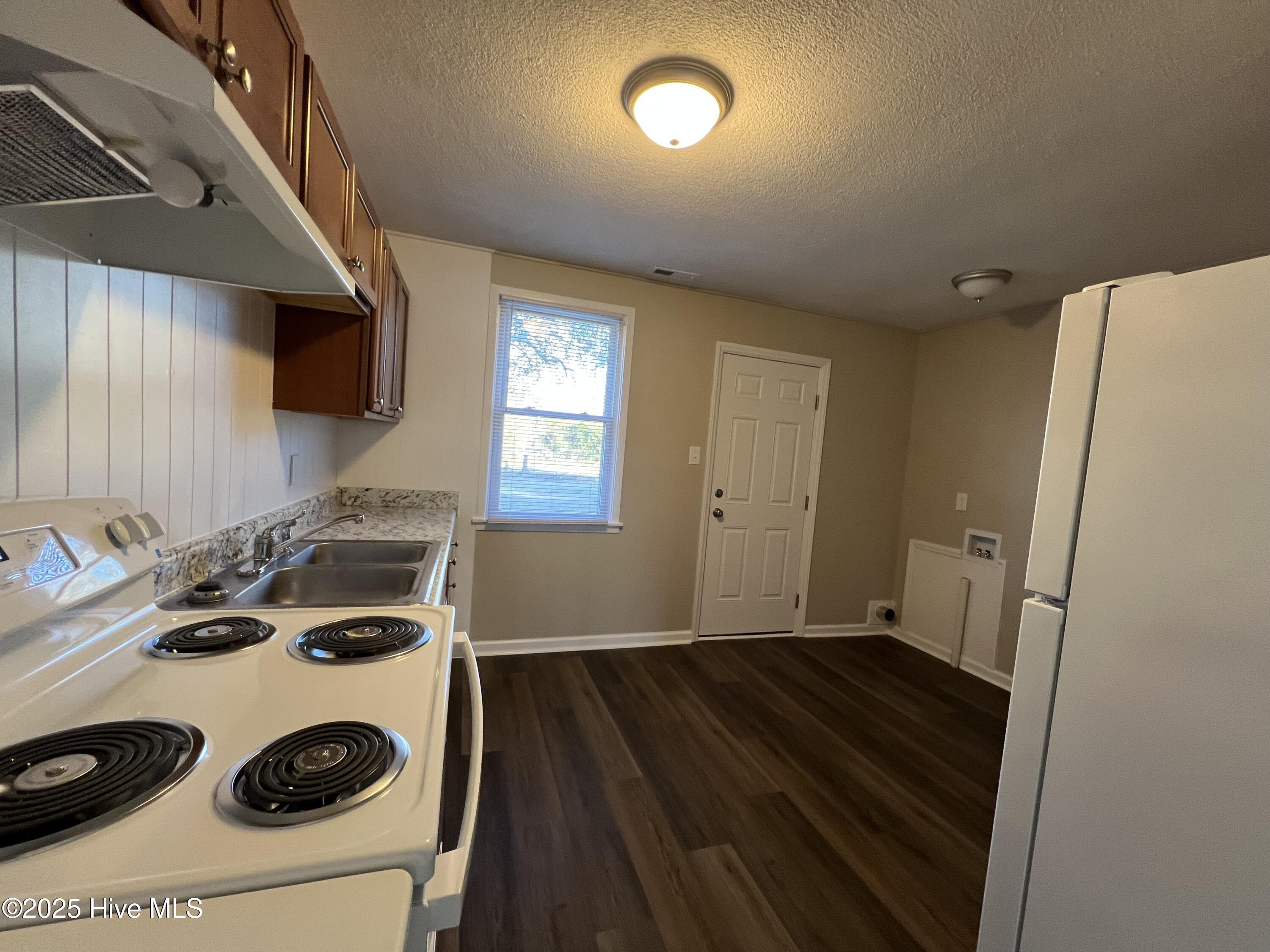 1228 Davis Street Jacksonville, NC 28540 - Photo 3 of 8 IMG_8896