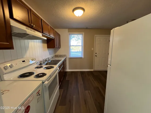 $897 | 1228 Davis Street, Jacksonville, NC 28540